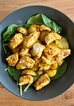 Foto principal de 🍗 Ensalada de pollo y patata con pesto rojo 🥔