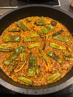 Una foto de Arroz con atún y cebolla