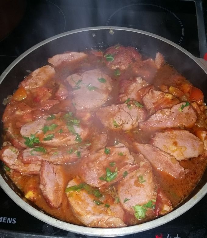 Una foto de Lomito de cerdo ahumado con salsa picante