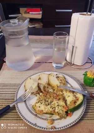 Una foto de Zapallitos rellenos de verdura y atún!!!