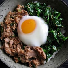 A picture of Tuna Spinach Rice Bowl.