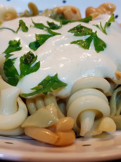 Una foto de Pasta con salsa mahonesa picante