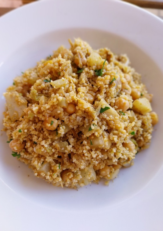 Una foto de Cous cous con col y garbanzos