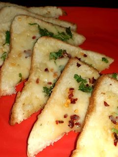 गार्लिक चीज़ टोस्ट(garlic cheese toast recipe in hindi) रेसिपी मुख्य फोटो