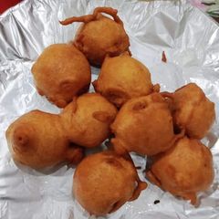 A picture of Bataka vada (aloo bonda).