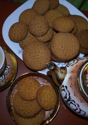 A picture of Homemade Ginger Digestive biscuits with tea masala.