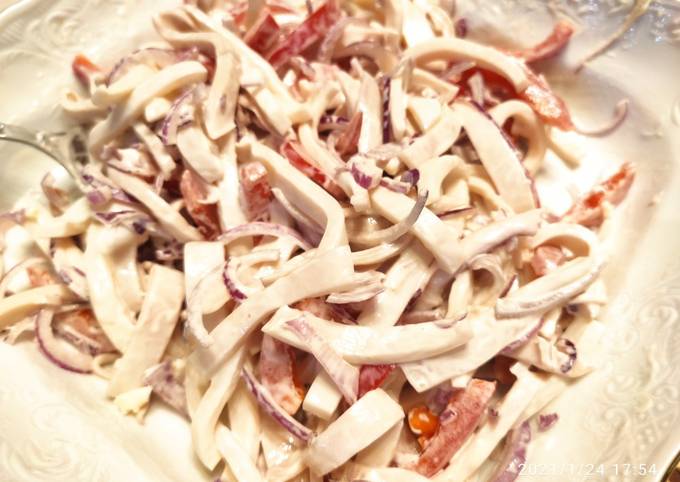 Салат с кальмарами и перцем