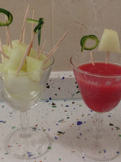 Una foto de Sorbete de sandía con pinchitos de melón
