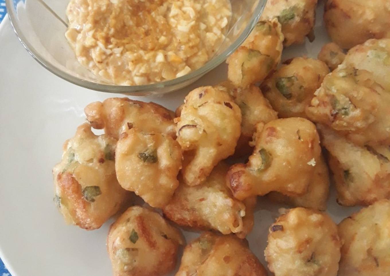 Batagor saus telur asin