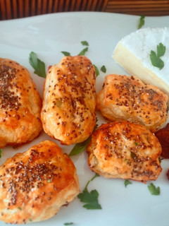 Una foto de Saladitos de Brie y tomate seco