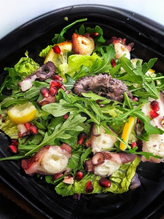 Una foto de Ensalada de pulpo con vinagreta de cítricos