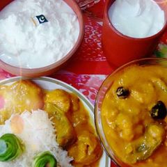 A picture of Panjabi_kadhi_pakory.   Panjabi.cuisine.