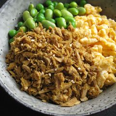 A picture of Curry Flavoured Tuna Soboro Don.