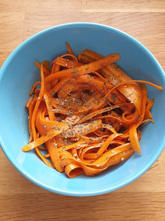 Una foto de Ensalada de zanahorias asiática
