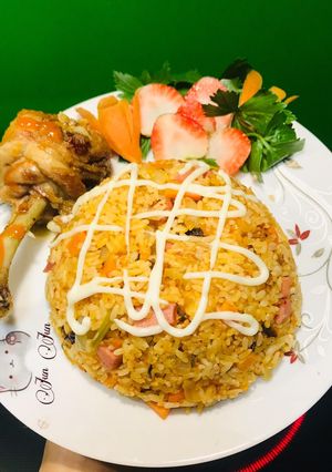 Hình của món Cơm rang kim chi + đùi gà chiên 🍚🍗.