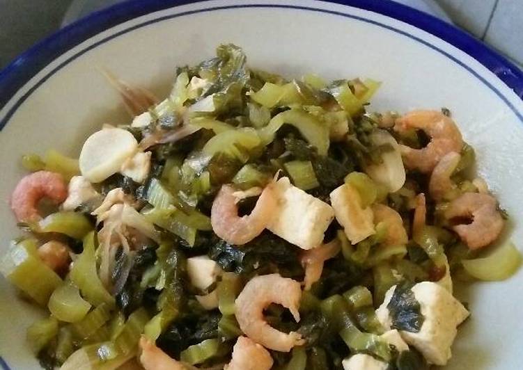 Langkah Mudah untuk Membuat Tumis sawi asin, Lezat