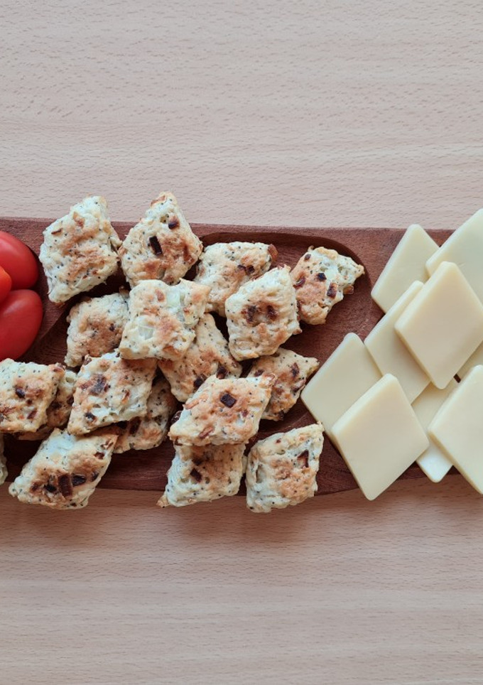 Una foto de Galletas de cebolla y amapola Tzíbale 🇮🇱 עוגיות בצל ופרג