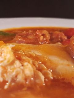 Una foto de Sopa portuguesa (Feijão branco com choriço e ovos)