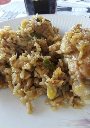 Una foto de Pollo con arroz a la placa