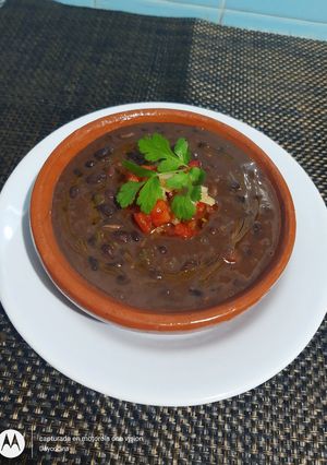 Una foto de Frijoles Negros a la criolla