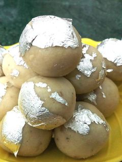 चावल के लड्डू (Chawal ke Laddu recipe in hindi) रेसिपी मुख्य फोटो