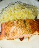 Salmón con ajo y eneldo