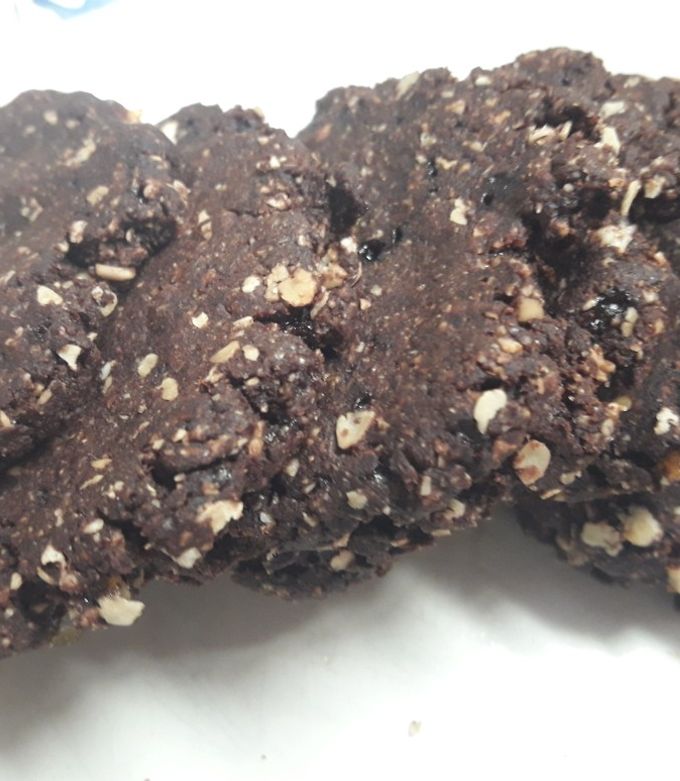 Una foto de Galletas veganas de algarroba y avena