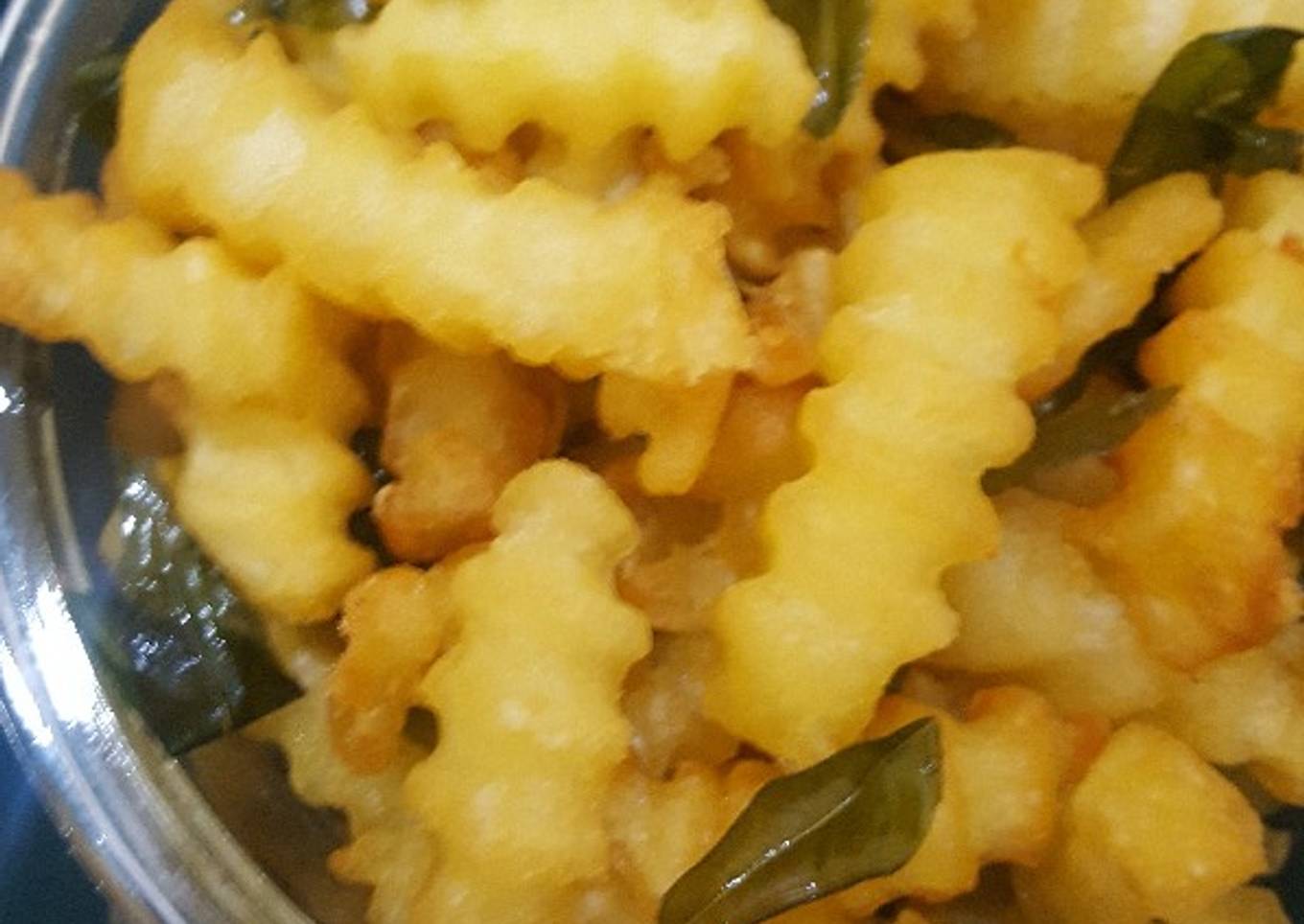 Kentang goreng daun kari sekilas taste salted egg