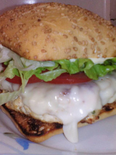 Una foto de Hamburguesa de pollo con avena🍔