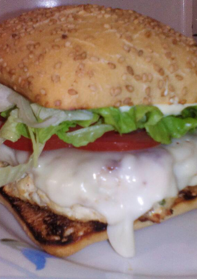 Una foto de Hamburguesa de pollo con avena🍔