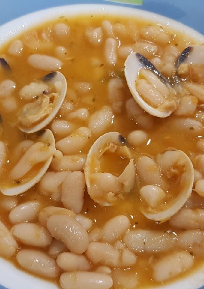 Una foto de Alubias con almejas en Olla GM G