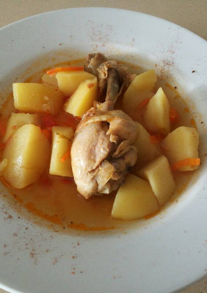 Una foto de Guisado de pollo en olla exprés