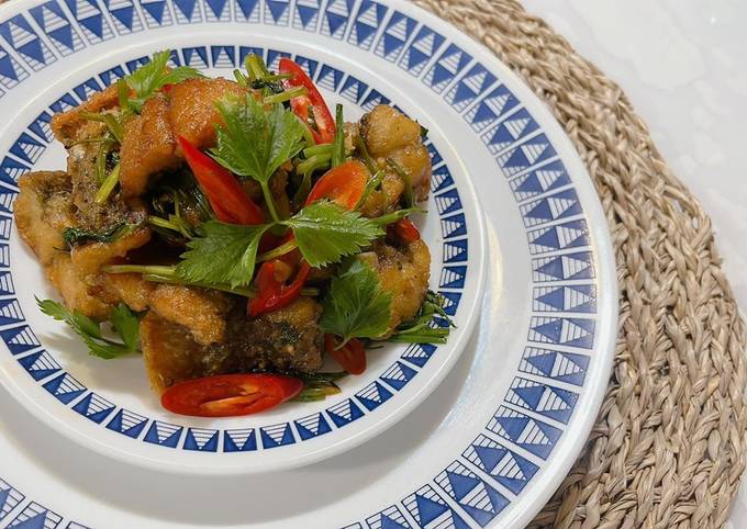 https://img-global.cpcdn.com/recipes/f7e173234105e468/680x482cq70/quick-easy-stir-fried-fish-and-celery-in-spicy-sauce-thai-style-recipe-main-photo.jpg