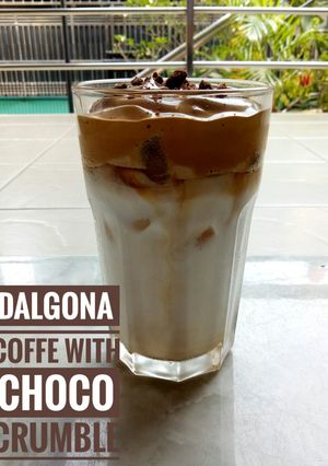 Foto resep Dalgona Coffee with Choco Crumble