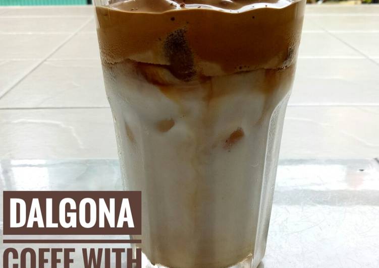 Dalgona Coffee with Choco Crumble