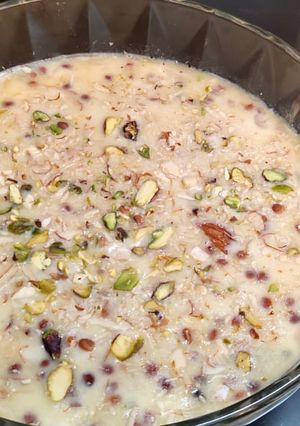A picture of Sheer khurma.