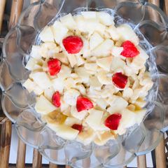 A picture of Creamè fruit salad.