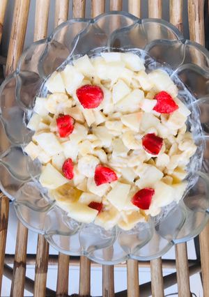 A picture of Creamè fruit salad.