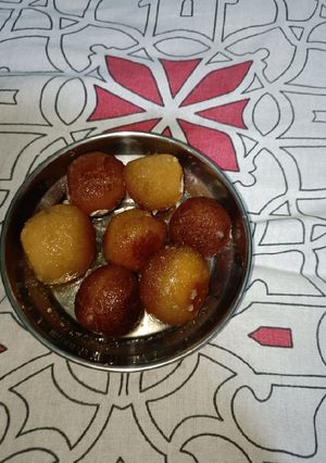 गुलाब जामुन (Gulab jamun recipe in hindi) रेसिपी मुख्य फोटो