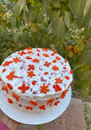 عکسی از دستور کیک تولد با فیلینگ موز و گردو