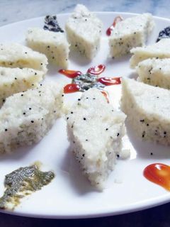 इंस्टेंट सूजी खमन ढोकला (instant suji khaman dhokla recipe in hindi) रेसिपी मुख्य फोटो