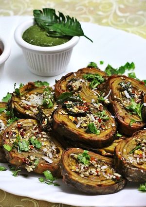 A picture of Patra Bhajiya(colocasia leaves fritters).