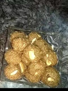 आटे के लड्डू (Aate ke ladoo recipe in Hindi) रेसिपी मुख्य फोटो