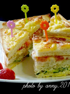 A picture of Baked Tuna Salad Sandwich.