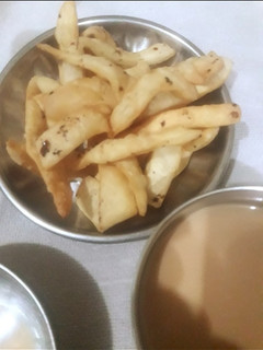 नमक पारे (namak pare recipe in Hindi) रेसिपी मुख्य फोटो