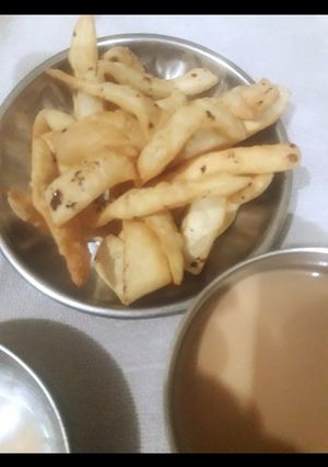 नमक पारे (namak pare recipe in Hindi) रेसिपी मुख्य फोटो