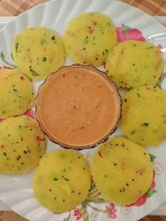 वेजिटेबल सूजी की इडली (vegetable suji ki idli recipe in Hindi) रेसिपी मुख्य फोटो