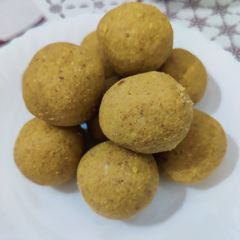 A picture of Maladu laddoo.