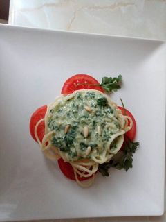 Una foto de Spaghetti al pesto