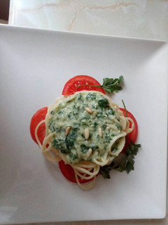 Una foto de Spaghetti al pesto